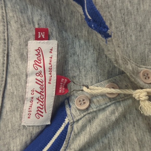 Mitchell & Ness Atlanta Braves 4 Button Henley NWT - Picture 7 of 8